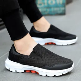 2021 Männer Frauen Laufschuhe Schwarz Blau Grau Mode Herren Trainer Atmungsaktive Sport-Turnschuhe Größe 37-45 Wy