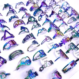 Atacado 100 pçs / lote homens homens de aço inoxidável anéis de banda multicolor laser padrão de corte oco esculpido flores mistura estilos moda jóias presente de festa