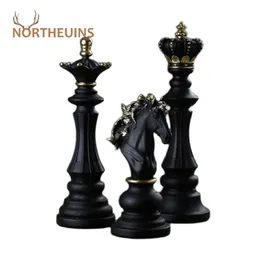 NORTHEUINS Resin Retro International Chess Figurine For Interior King Knight Sculpture Home Desktop Decor Living Room Decoration 211105