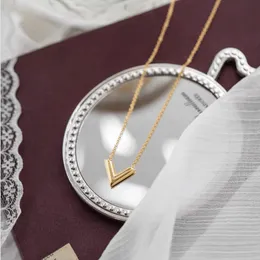Collar de oro de acero inoxidable de nunca más desvanecientes Collar de oro Vet Carta de estilo clásico Diseñador Amor Women Jewelry WholesAlJ92 {Categoría} XJ92XJ92