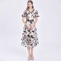 Projektant mody Lato Wysokiej Jakości Sukienka Maxi Kobiety Slim Mesh Motyl Haft V-Damskie Długie sukienki 210520