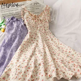 NEPLOE Kobiety Letnie Czeski Bandaż Pasek Krótka Sukienka Koreański Kwiatowy Drukuj Dekolt Ruched Sukienki Sundress Holiday Mini Vestidos 210423