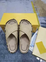 2021 Summer Women's Beigelafite Grass Luxury Sandals Fashion Toppkvalitet Äkta Läder Flat Heel Överlappande 35 till 39