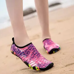 Schnelltrockne Trekking Männer Frauen Aqua Schuhe Gummi-Wasserschuhe Nonslip Beach Sneakers atmungsaktiv weiche Strandwatschuhe Y0714