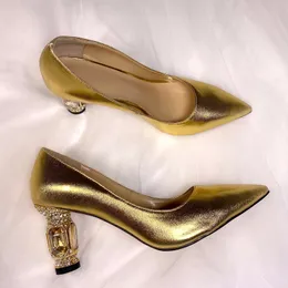 2021 Kadın Bayanlar Gerçek Gerçek Deri Elbise Ayakkabı Rhinestone 8cm Chuckly Yüksek Sonbahar Sonbahar Yaz Yağlı Toe Toe Düğün Partisi Nedime Tatlı Katı Slip-On Gold