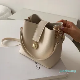 Tasarımcı-Çapraz Vücut Mini PU Deri Kova Crossbody Çanta Kadınlar için Moda Trendy Omuz Çanta Ve Çantalar Düz Renk