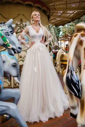 Långärmad A-Line Bröllopsklänningar Boho Beach Bröllopklänningar 2021 Appliques Lace Beaded V-Neck Tulle Bride Dress Vestidos de Novia Court Train