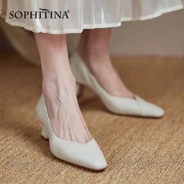 Sophitina Pumps女性ベージュの簡潔な本物の革の女性の靴厚いヒールTPR手作りのファッションオフィスの求人靴AO98 210513