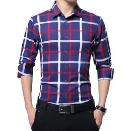 男性長袖ビジネスシャツ春の男性の社会的な古典的な綿の韓国のファッションの格子縞のドレスシャツ赤い白の化学物質5xl 210518