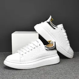 Designer de moda negócios casamento pequeno sapatos branco conforto respirável anti-odor homens sneakers verão fit luz masculino casual caminhando loafers