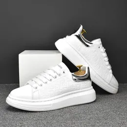 Fashion Designer Business Wedding Scarpette bianche Comfort Traspirante Anti-odore Sneakers da uomo Summer Fit Light Uomo Casual Walking Mocassini