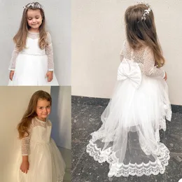 Hojny zwięzły 2021 Linia Kwiat Girl Sukienki na Wedding Party Princess Suknie Długość Długie Rękaw Długie Rękaw Wieku Koronki Ruffle Bow Aplikacje First Communion Dress