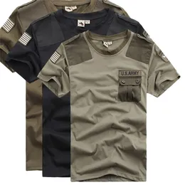 IDOPY夏の男性の米軍のパッチワークポケットTシャツクイックドライコンバットミリタリースタイルTシャツティー210716
