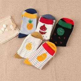 1Pair Jacquard Fruit Bomull Socks Lovely Striped Avokado Food Sock Dot Point Ny Design Ukraina Kawaii Söt vinterstrumpor G1224