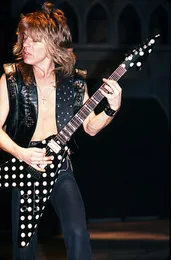 アップグレードRandy Rhoads Polka Dot Black Flying v Electric Guitar Mop Bowtieインレイ、フロイドローズトレモロブリッジワーミーバー、クロムハードウェア、グローバーチューナー