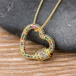 Klasyczna Rainbow CZ Micro Carabiner Pave Lock Kształcie Serca Miedź Cyrkonia Zapięcie Naszyjnik Biżuteria Prezent Dla Kobiet Mężczyzn