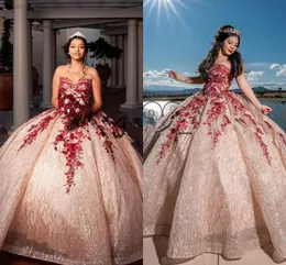 Pretty Rose Gold and Red Lace Quince Dresses 2021 Sweetheart Lace-up Corset Top Sparkly paljetter Applique Quinceanera klänningar 322