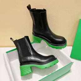 부츠 여자의 새로운 패션 밑창 두꺼운 발 뒤꿈치 검은 녹색 분홍색 가죽 하이힐 첼시 굴뚝 신발 1119