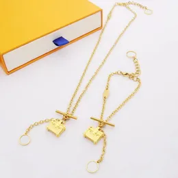 Europe America Fashion Jewelry Sets Lady Womens Gold-color Metal Engraved V Initials Flower Iconic Bag Pendant Chain Petite Malle Necklace Bracelet M00568