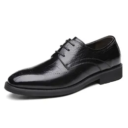 Formal Elegant Mens Lace Dress up Round Toe Business Office Brogue genuine Leather Shoes Men Classic Wedding Groom shoes