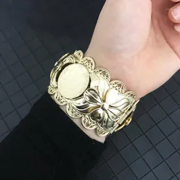 Bangle Dubai Gold Wide Coin Armband Women's Wedding Dress Wrist Ornament Hollow Flower Design Arm smycken