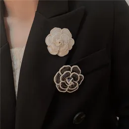 Pins, Brooches Amorcome Korea Fashion Pearls Black White Enamel Camellia For Women Chic Flower Brooch Pins Jewelry Coat Accessories