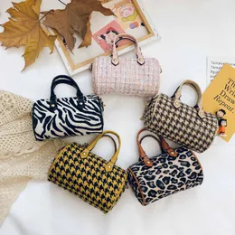 Koreansk mode vinter leopard mönster kudde axel handväska flicka utländsk stil förälder barn gitter handväska tillbehör messenger väska grossist