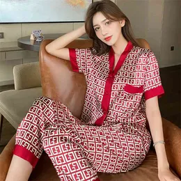 Kvinnor Satin Pyjamas V Neck Design Lyxmönstrad Silk Som Nattkläder Set Kortärmad Topp och långa byxor Ladies Homewear 210830