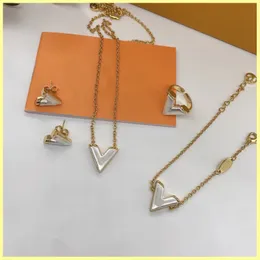 Klassiska designer armband ￶rh￤ngen halsband v bokst￤ver stud ￶rat guld halsband ￤lskar armband lyxm￤rken smycken set br￶llopspresent med l￥da