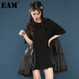 [EAM]春の夏のラウンドネックハーフスリーブプリーツスプリットジョイント緩い大きな特大サイズのドレス女性ファッションJS79101 210512