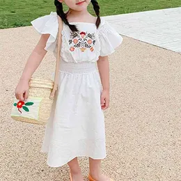 夏の女の子のドレスの気質花刺繍腰フライングスリーブ長い赤ちゃん子供子供の服女の子210625