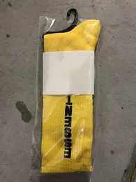 男性用ソックスカジュアルスポーツ男性と女性のカーキ黄色