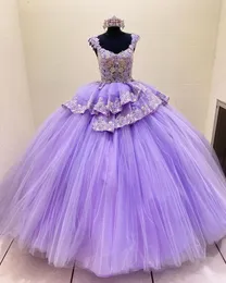 Shinny Ball Gown Quinceanera Klänningar Beading Lace Sweet 16 Dress Sweetheart Vestidos de 15 años 2021
