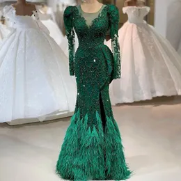 2021 Nyaste lyx Emerald Green Evening Dresses Beaded Lace Real Image Feather Mermaid Side Split Full Sleeves Prom Party Gowns