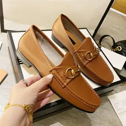 Trend Klasyczna Klamra Klamra Seria Dorywczo Mokasyny Sandały ze Skóry Outsole Rozrywka Buty Luksusowe Marka Designer Buty