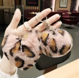 مفاتيح مفاتيح الحبل Lanyards Leopard Fluffy Ball Cute Keychain Bag Car Pendant Pompom Love Key Chain Associal Wholesale Fashion Gifts Bzry 6GT5