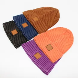 Unisex solid färg män designers beanie hattar vinter hatt för kvinna knit bonnet kvinna höst varma skullies