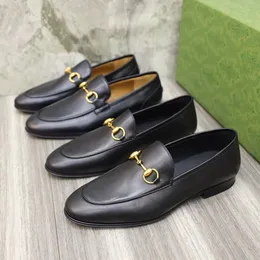 Wiosna Casual Mężczyźni Buty Mokasyny Czarny Prawdziwej Skóry Buty Luksusowe Design Męskie Skórzane Sukienka Mieszkania Buty Z HorseBit Roune Niski Topy Slip One Oxfords Najwyższej jakości38-45