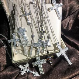 Designer Halsband Fashion Mens Luxury Cross Necklace Hip Hop Smycken Silver Vit Diamant Gemstones Iced Out Pendant Kvinnor Halsband