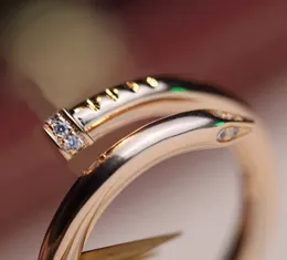 Anello a fascia con ciondolo punk di qualità oro 2022 V con diamante in due colori placcato da donna e da uomo regalo di gioielli da sposa con timbro confezione normale PS3055A