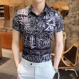 イギリス風の手紙プリント男性のシャツ半袖カジュアルスリムな正式なビジネスシャツ社会的なBlusa Big Size Camisas Para Hombre 210527