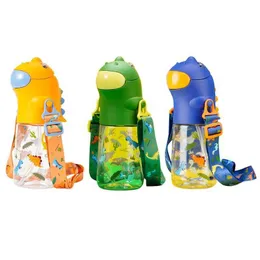 Y8ab 560ml Cartoon Dinosaur Kids Vattenflaska med halm Axelrem Skolkokare 211013