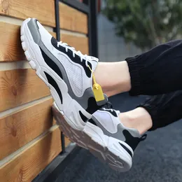 Scarpe da corsa primavera autunno Sneakers sportive traspiranti e leggere per scarpe da ginnastica da donna da uomo di grandi dimensioni 38-45