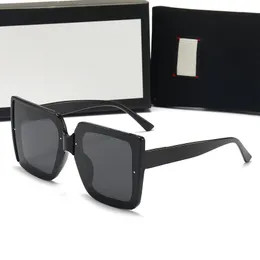 Klasyczne projektantki przeciwsłoneczne mężczyźni kobiety Square Anti-UV Polaryzowane soczewnie jazda w Wakacje plażowe okulary przeciwsłoneczne 1PCS moda okularowa okularowa