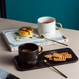 Europäische Luxuskeramik Kaffee Rechteckige Untertasse mit Löffel Set Tee Sojamilch Frühstück Tasse Dessert Teller