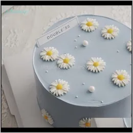 Bakgjutformar Små tusenskönor Blomma Sile Mögel Perfekt Fondant Moulds för kakor Cupcakes Sugarpaste kaka dekorationsverktyg Cffow O5MDV