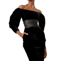 Женщины сексуальные дизайнерские косой шеи бархат черный элегантный платье зима MIDI знаменитости вечеринка Vestido 210527