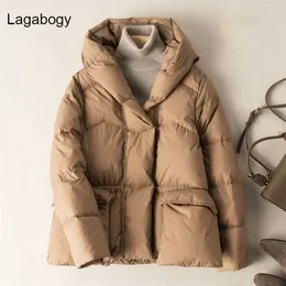 Lagabogy inverno estilo solto quente 90% branco pato para baixo jaqueta feminina com capuz curto à prova de vento parkas cor sólida outwear 211007