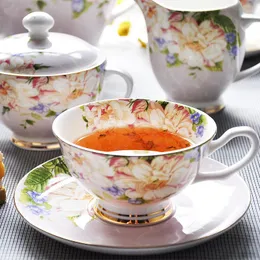 Cups Saucers Europäischer Stil Bone China Kaffeetasse und Untertassen setzen häusliche englische Nachmittag