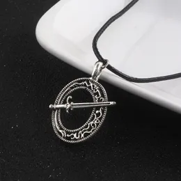 Dark Souls 3 Moon Blade Necklace Punk Retro Sword Pendant Hollow Leather Cord Choker Chain Cosplay Jewelry Accessories Necklaces